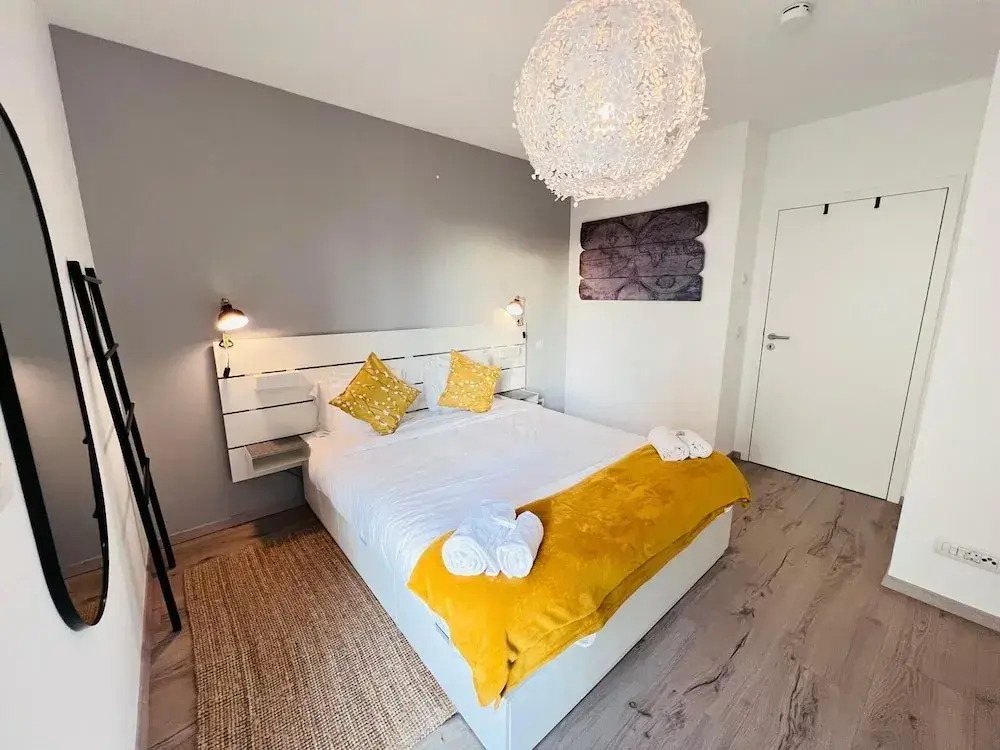 Lovely 1 bedroom flat w balcony&parking