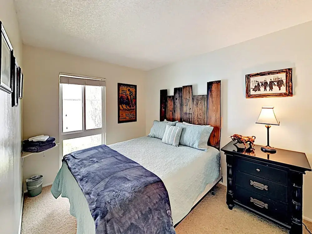 New Listing! Stylish 3-Story Condo Near Ski Resorts Condo