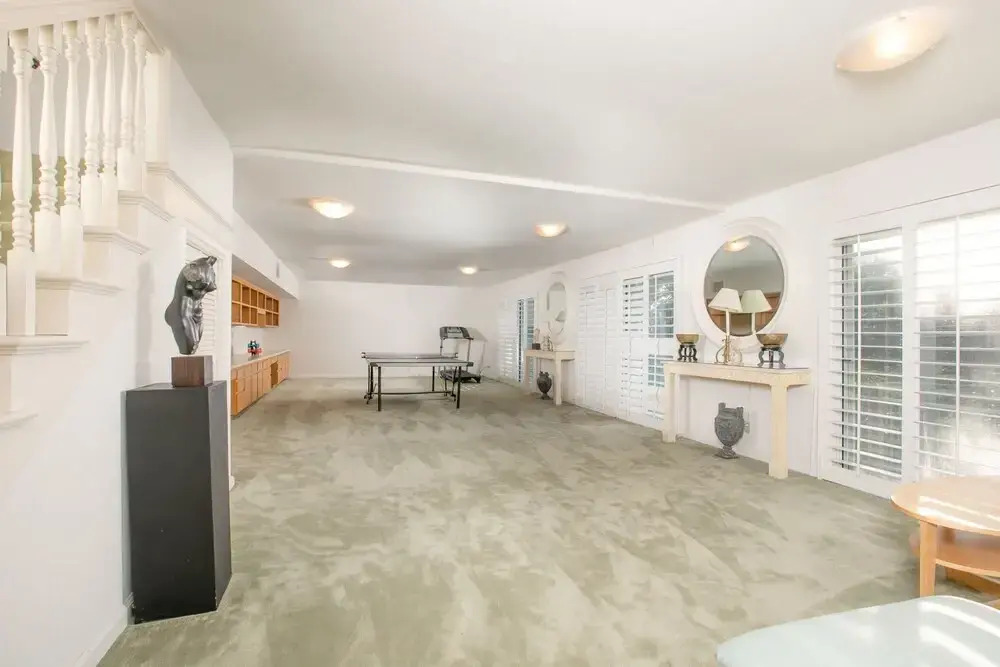 Sunny Pasadena Mansion, Sparkling Heated Pool & Projector Room!