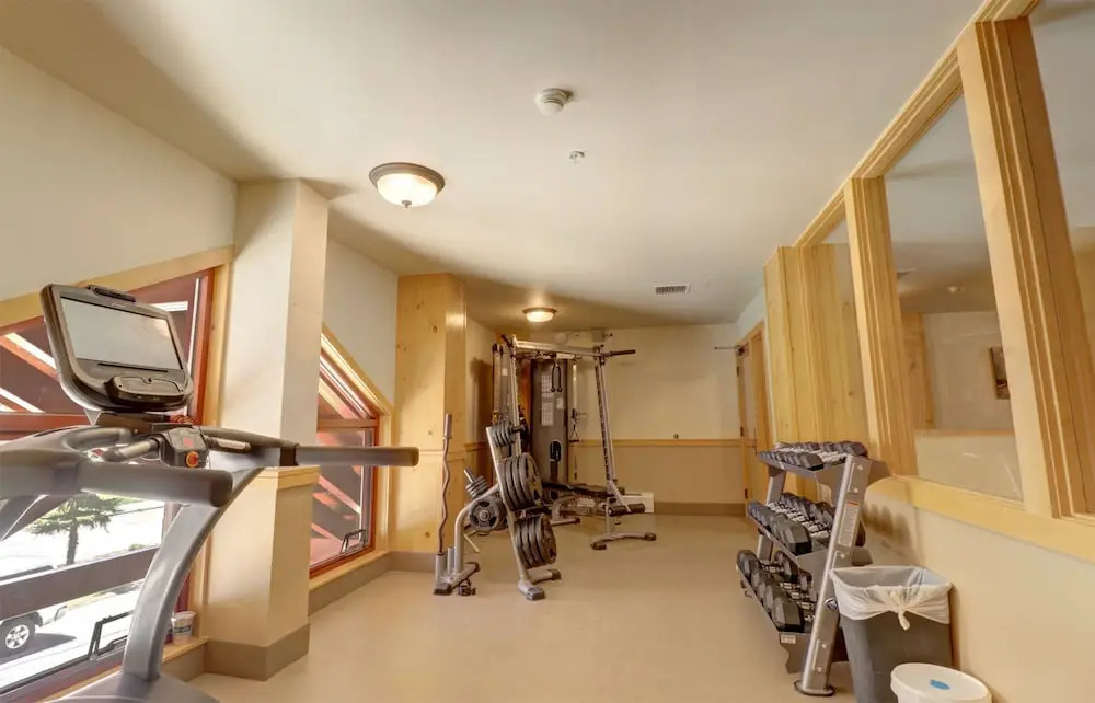 Modern Condo with Amazing Views, Right next to the Lift - CS407 by Redawning