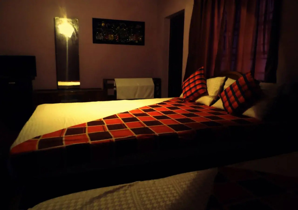 Anushka Holiday Inn