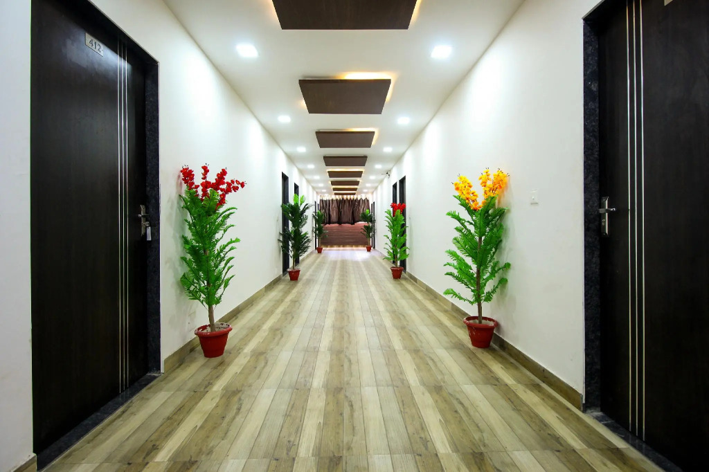 OYO 8864 Hotel Royal City