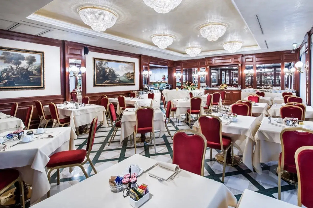 Отель Royal Hotel Carlton
