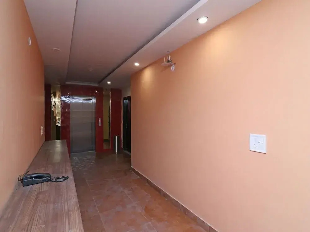 OYO 26170 Hotel Manzana