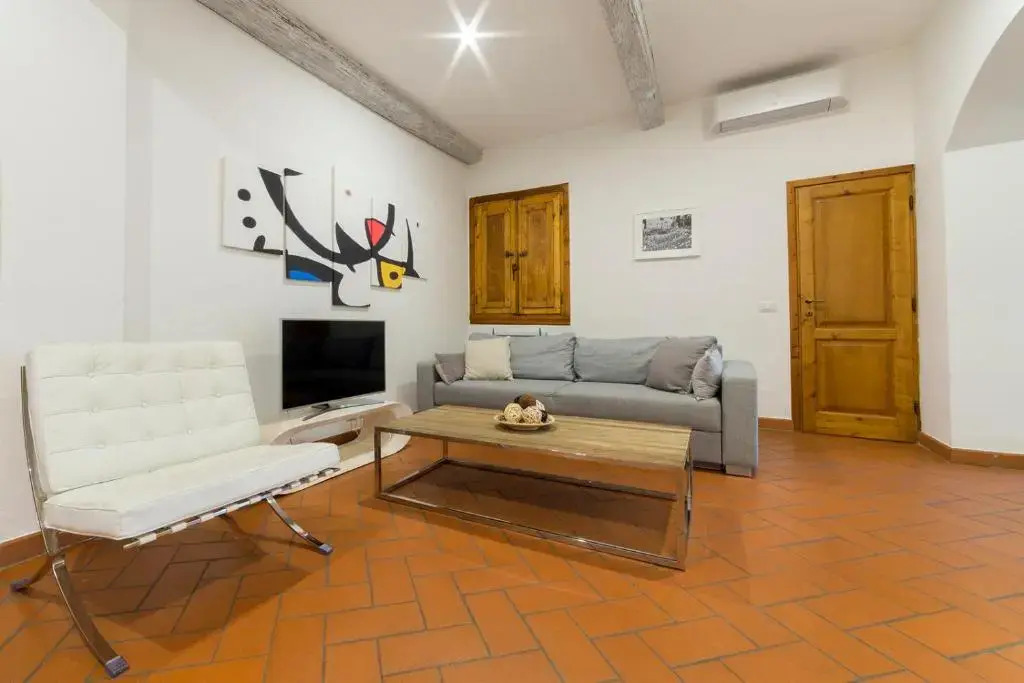 Santa Maria Novella 6 sleeps near the central station