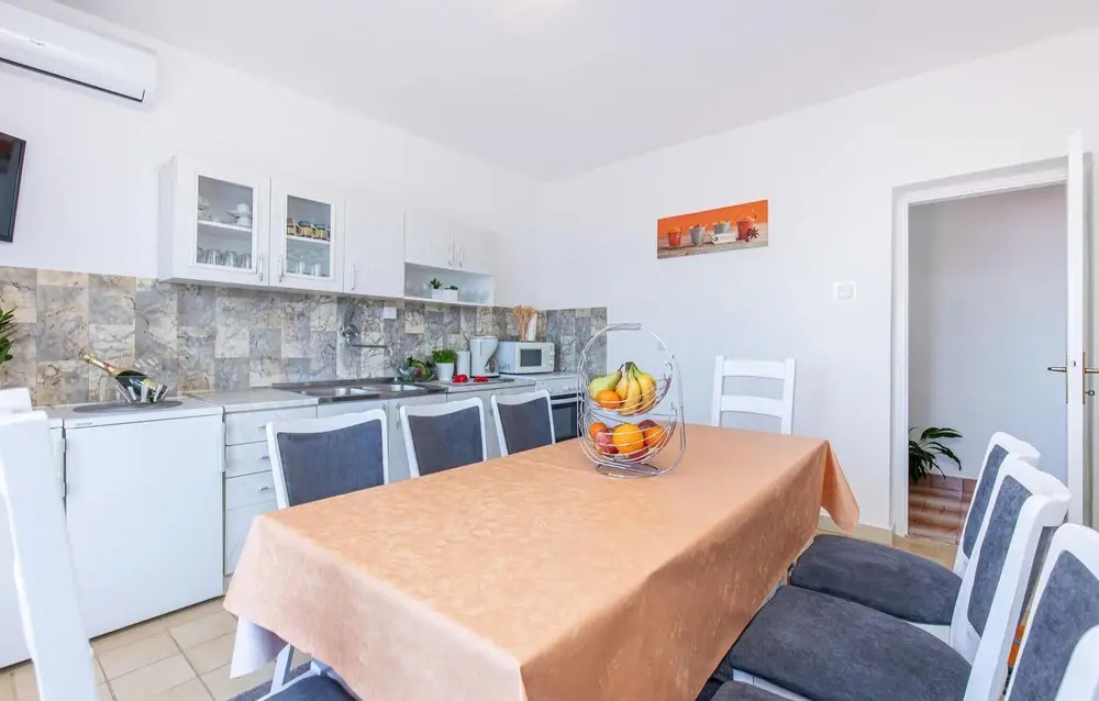 Nice Home in Novi Vinodolski With Wifi and 4 Bedrooms