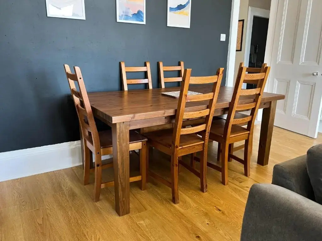 A Spacious Flat with Character - Private Car Space