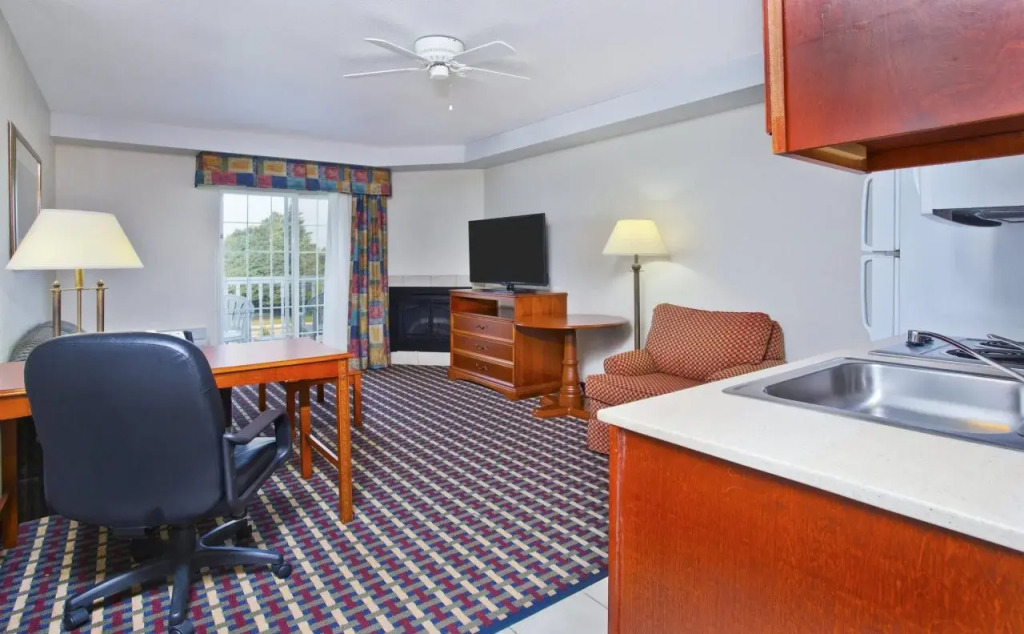 Holiday Inn Express Hotel & Suites Petoskey by IHG