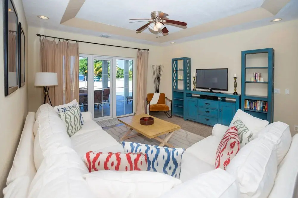 Lawson Rock - Angelfish 101 Studio Bedroom Condo by RedAwning