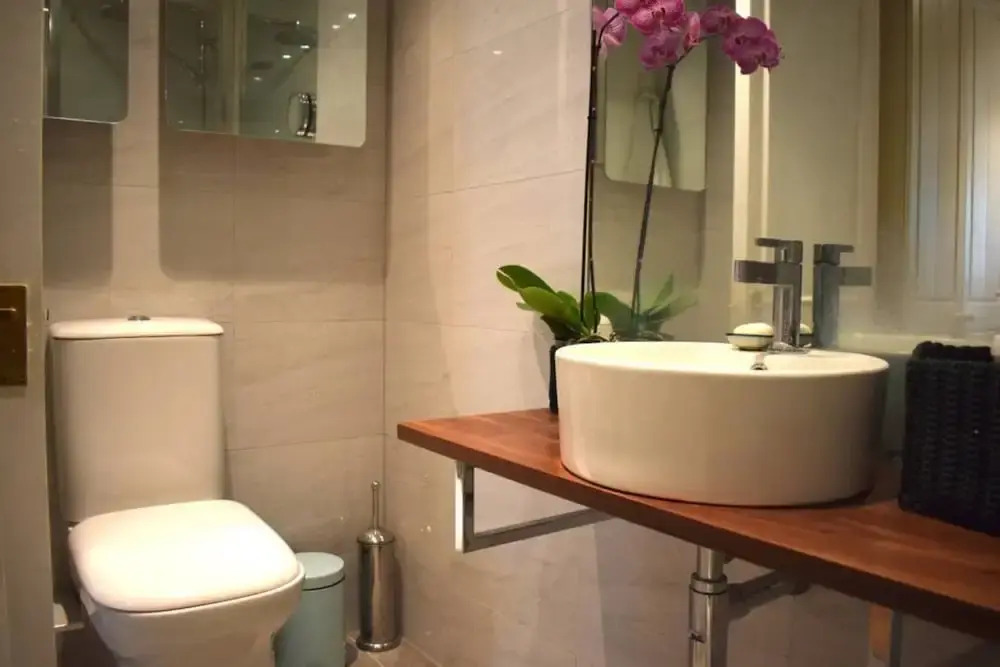 2 Bedroom Apartment In Kilburn