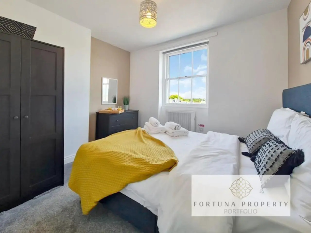 Superb 4 bedroom penthouse apartment in a superior Regency townhouse in heart of Cheltenham Town centre - NEWLY REFURBISHED THROUGHOUT