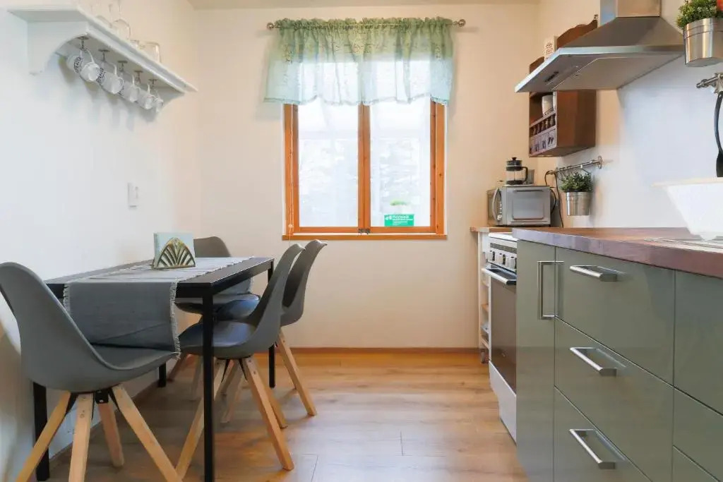 The Apartment - Öbbuhús
