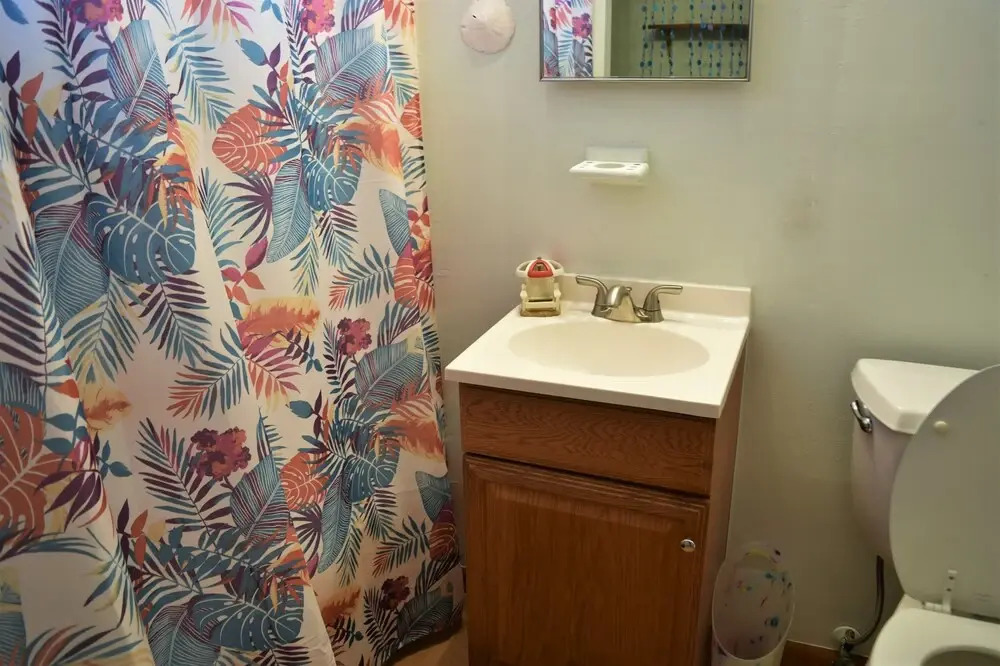 Paradise Cottage On Gulf Street - Three Bedroom Home