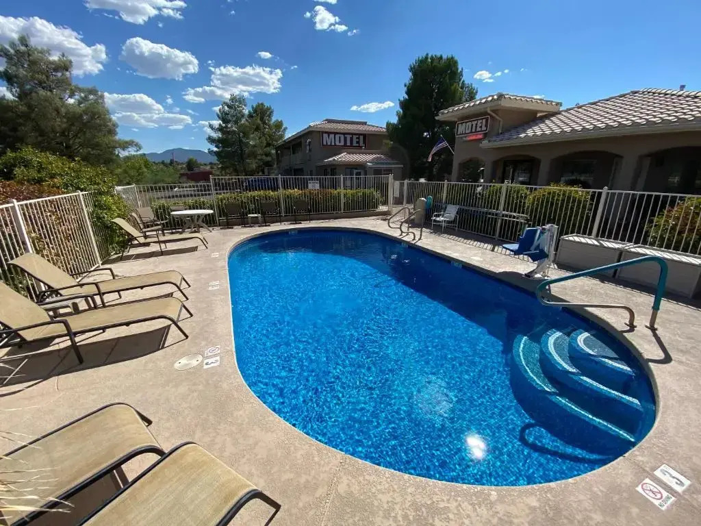 Pines Inn & Suites