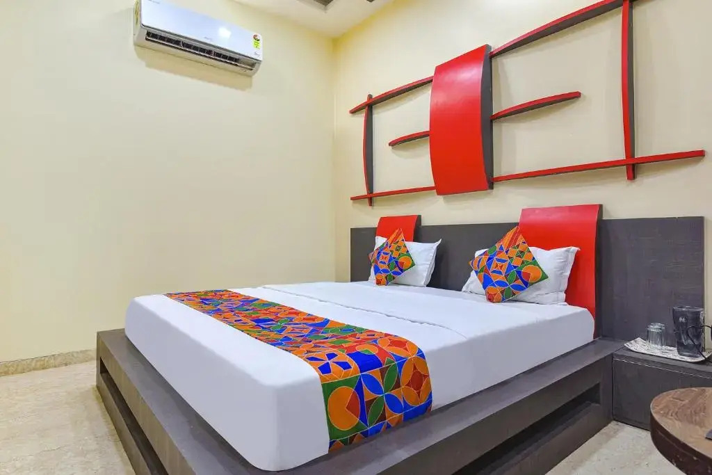 Fabhotel The Castle Homestay Inn