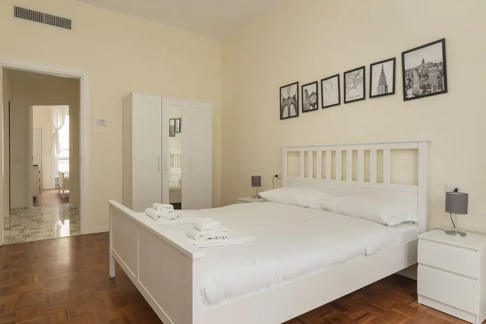 JOIVY Modern 2bed flat with balcony, 250m from M5 Foppa and M2 Sant'Agostino
