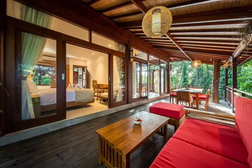 Jungle Wooden Villa, 3 BR, Ubud With Staff