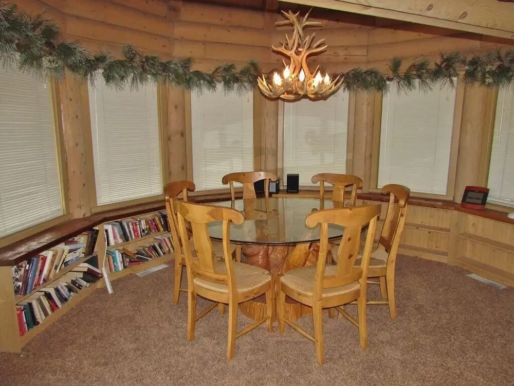 080 - Moonshadows Log Cabin