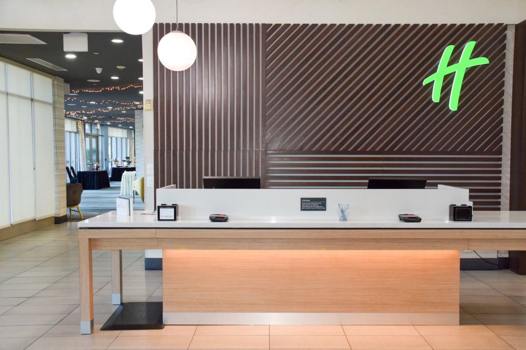 Holiday Inn & Suites Phoenix Airport by IHG
