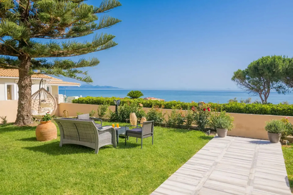 Sea Elegance Villa - On the Beach, by ZanteWize