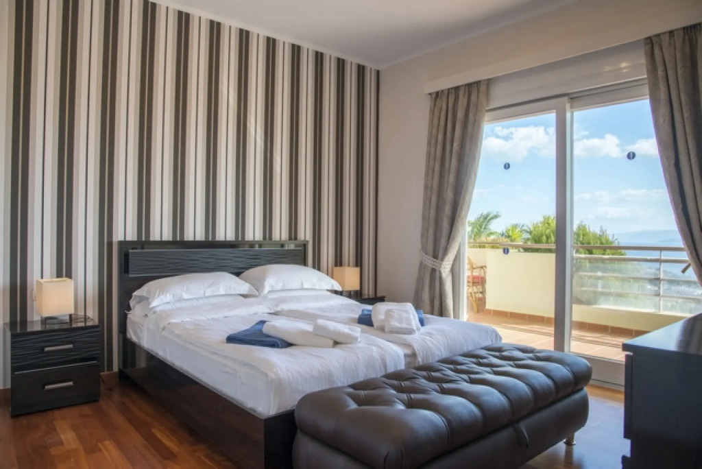 Villa Irida, sleeping 8, sea views, private pool