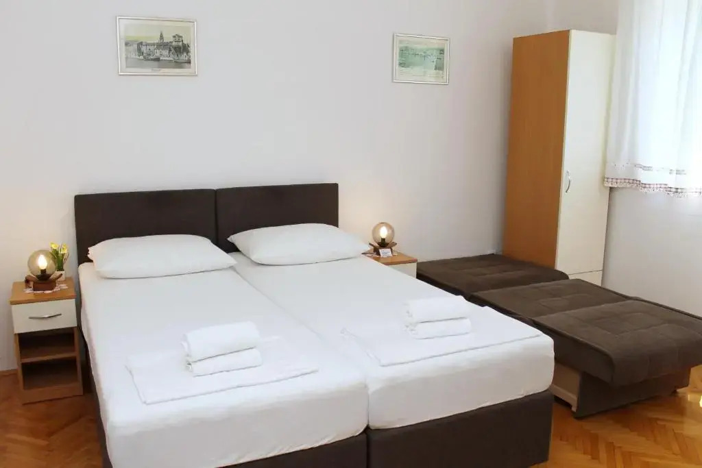 Mito Rooms and Apartments