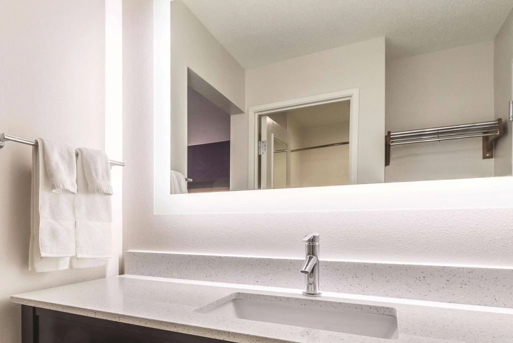 La Quinta Inn & Suites by Wyndham University Area Chapel Hill