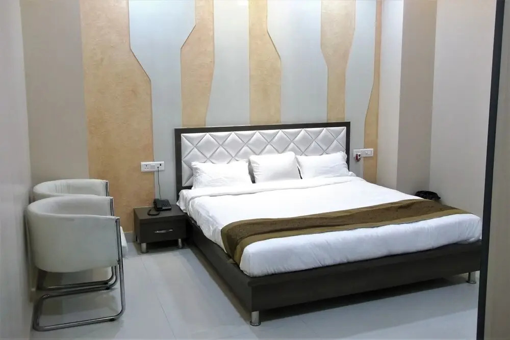 OYO 10360 Hotel Grand Manoranjan