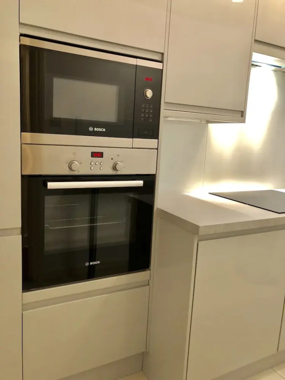 Victoria Station Apartment