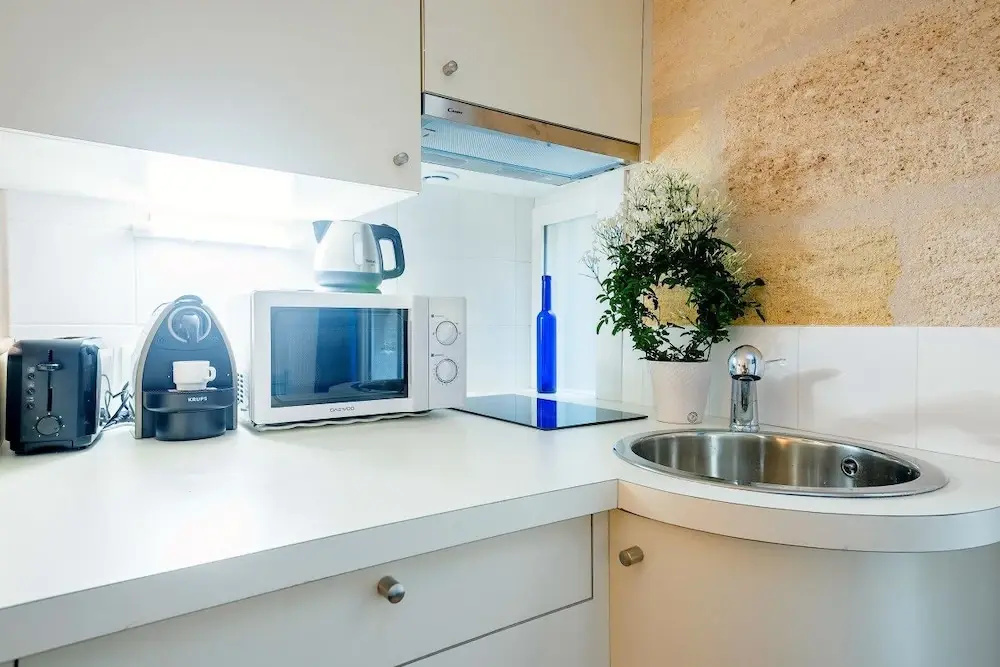 A "boat Cabin" in the Heart of Bordeaux