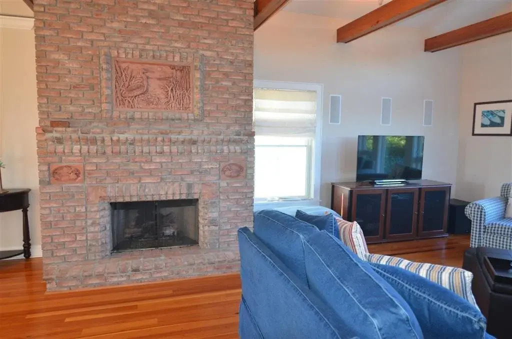 727 Twelve Oaks 4 Br Home by RedAwning