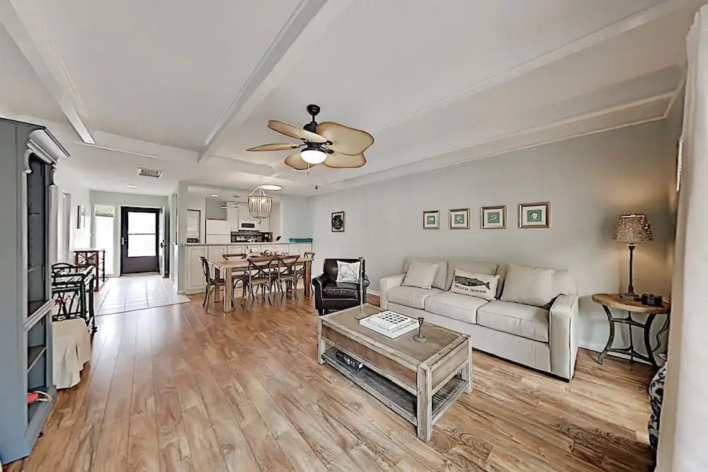 570queen 2 Bedroom Condo