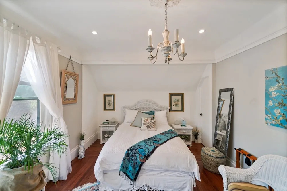 San Francisco Retreat Just Steps From Golden Gate Park And Ocean Beach! 3 Bedroom Home by RedAwning