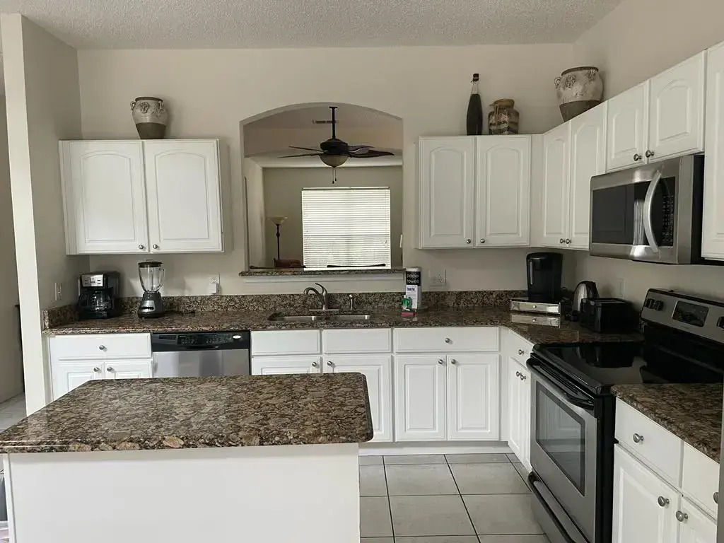 Emerald Island Resort : Pool & Games Room  : LK51, Kissimmee, US