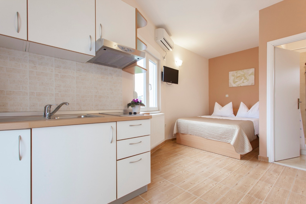 Studio apartment Old Stone: SA1 Sukosan, Zadar riviera