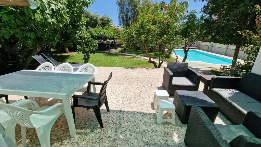 House with exclusive pool and garden 7 min walk from the beach and the center