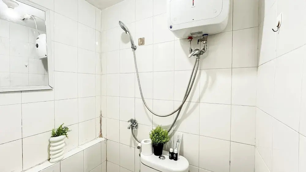 Warm And Comfy 2Br At Bassura City Apartment