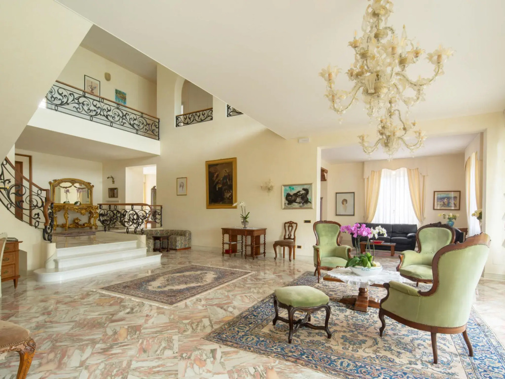 Splendid Villa in Macerata With Pool & Views