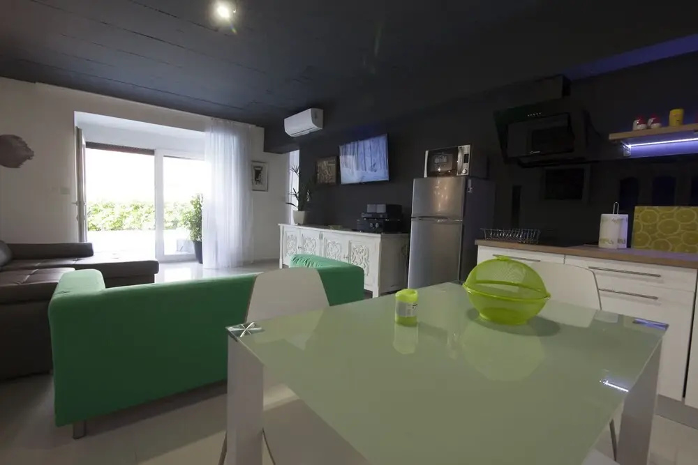 BASIC MANSION plus with swimming pool & free parking