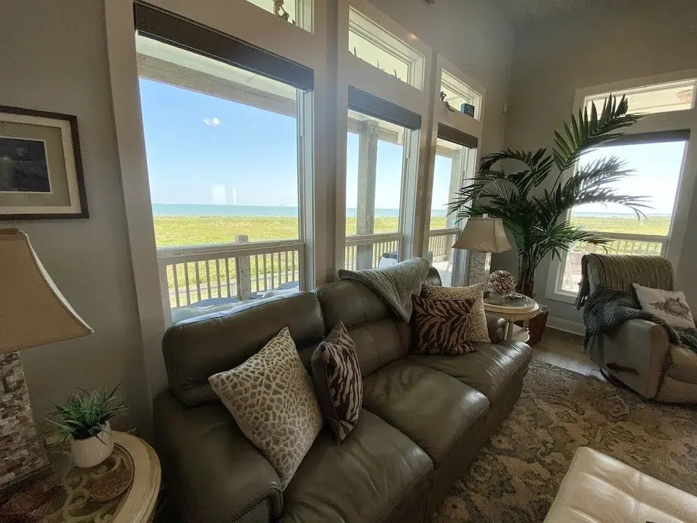 The Salty Mermaid 3 Bedroom Home by Redawning