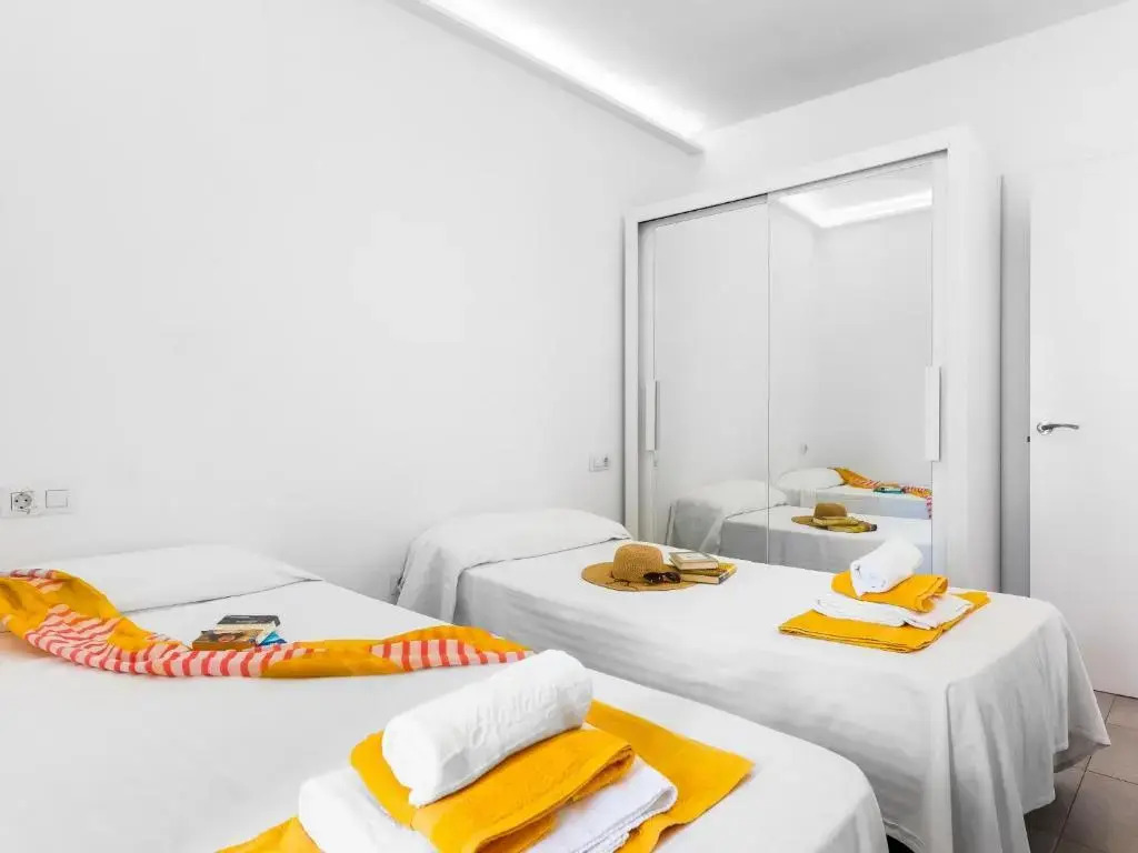 1012 Los Cristianos front row sea, pool free WiFi