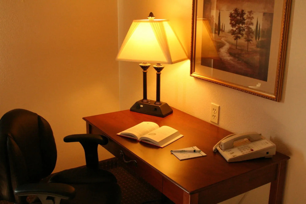 Expressway Suites Fargo