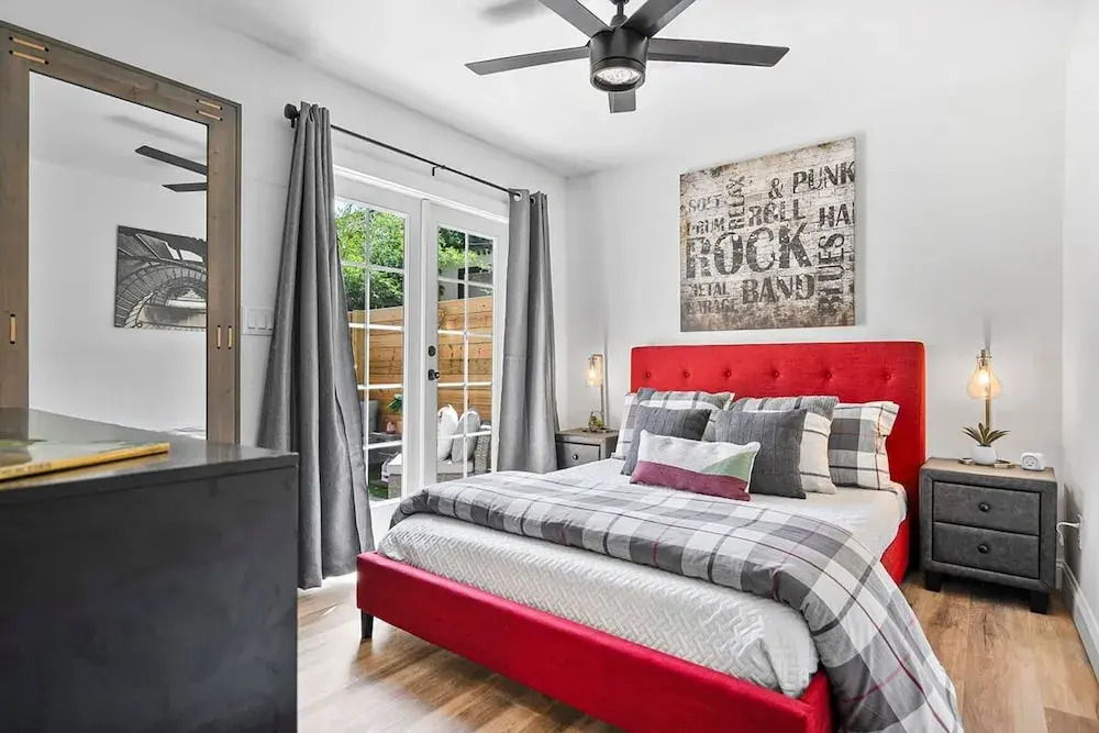 Renovated Bungalow With Work Space Kitchen Patio