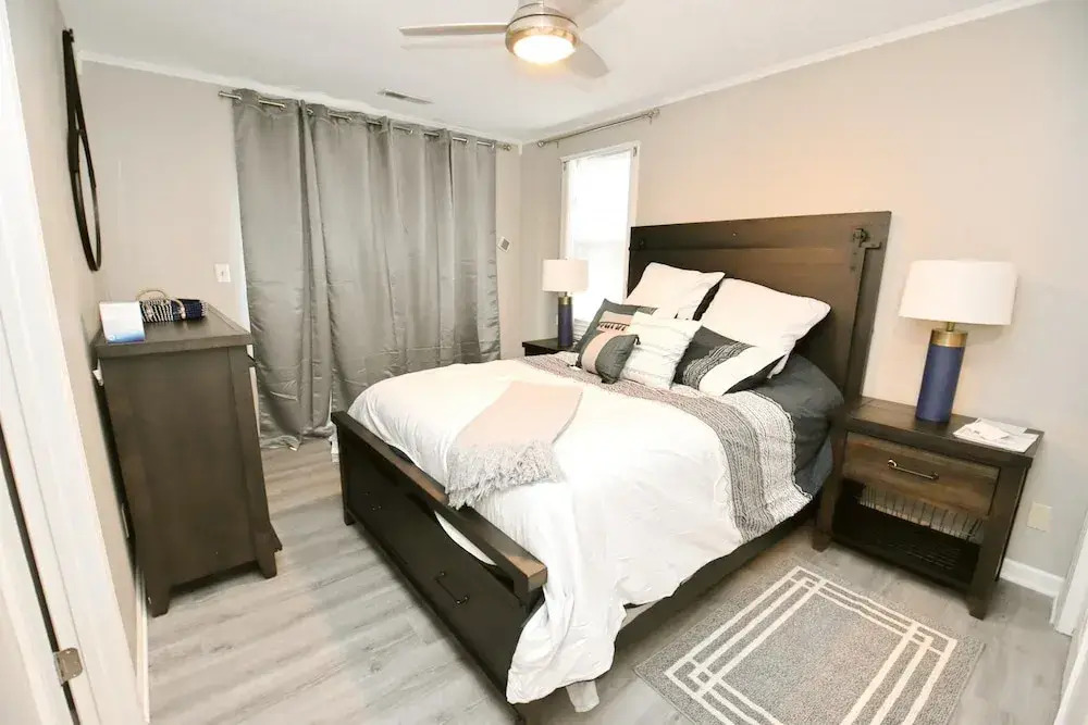 3 Blocks From Nd 3 Bedroom 2 Bath Home 1815