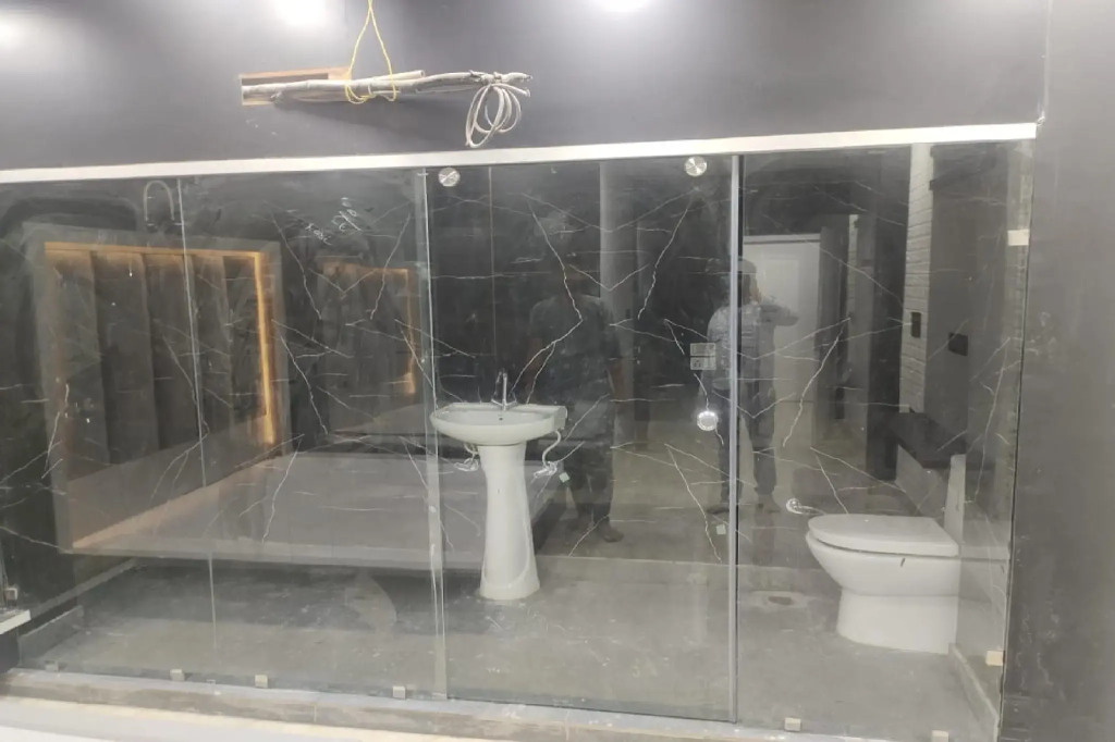 OYO 83769 King stay hotel moojpur metro station