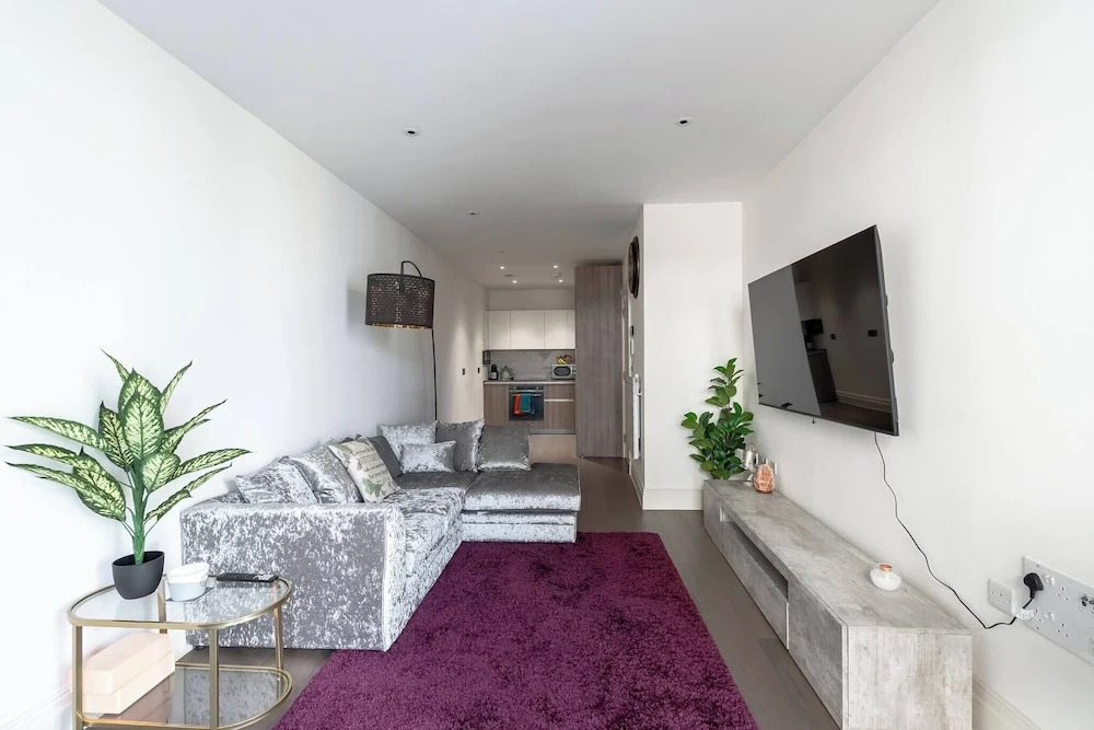 Modern Cozy Kingston Flat, 5 Mins to Train Station