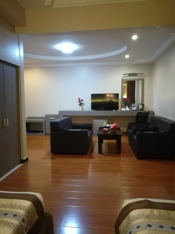 Golden Hill Hotel