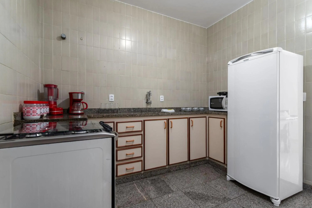 Apartamento a 200m da PRAIA DO FORTE com VISTA, GARAGEM, VARANDAS e Wi-Fi 250 MEGAS