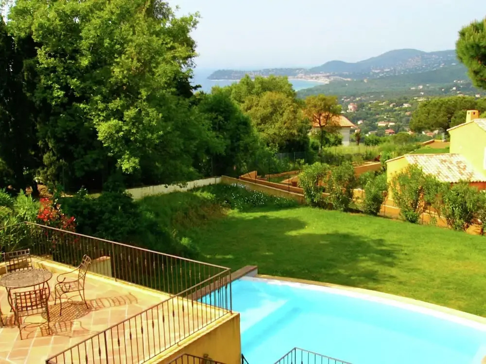 Spendid Holiday Home in La Croix-valmer With Swimming Pool