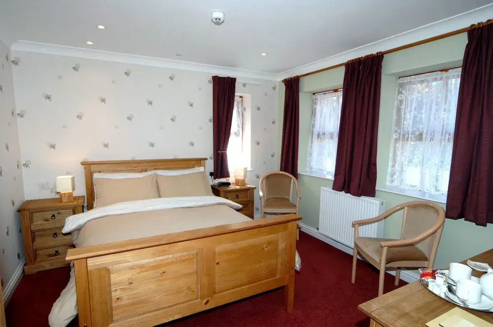 New Overlander Inn